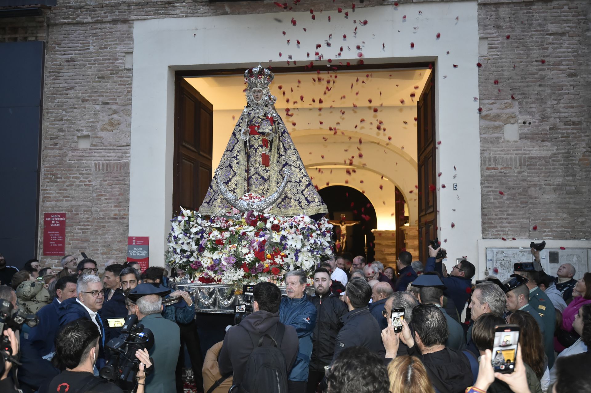La bajada de la Virgen de la Fuensanta, en imágenes