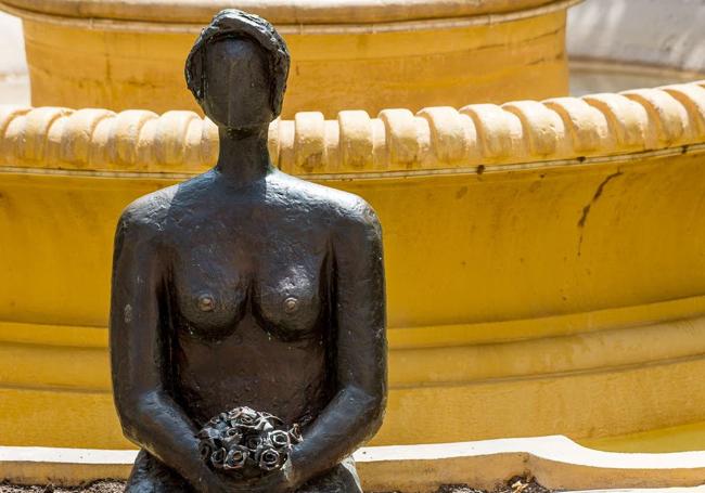 Escultura en la Plaza de las Flores.