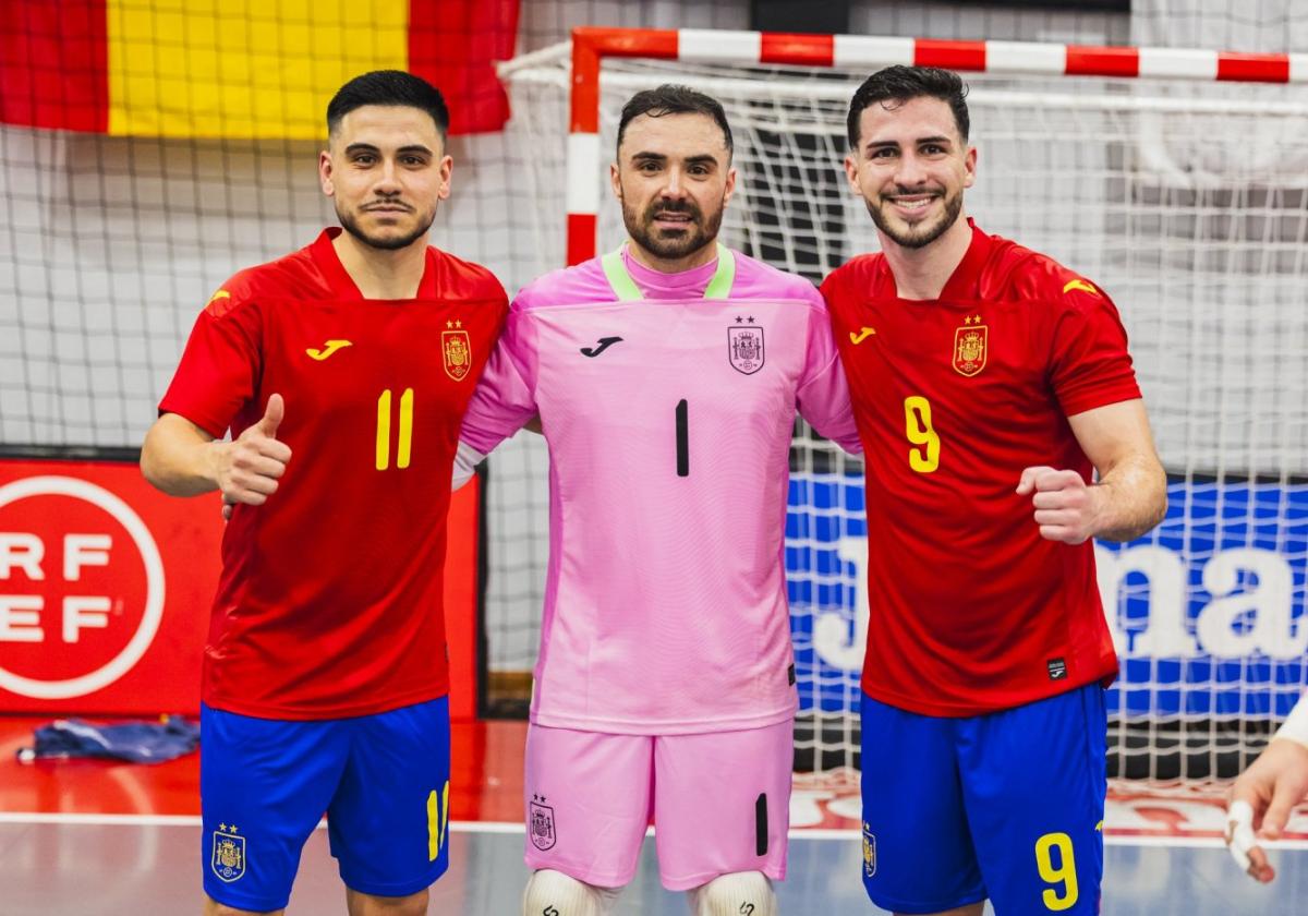 Cortés, Chemi y Pablo Ramírez, tras su victoria a Inglaterra del sábado.