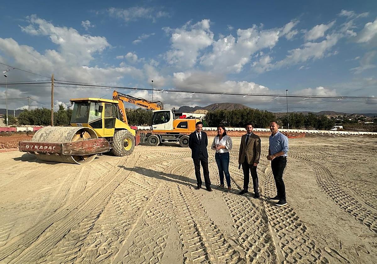 Visita institucional a las obras de construcción de la glorieta RM-A7 en Fortuna.