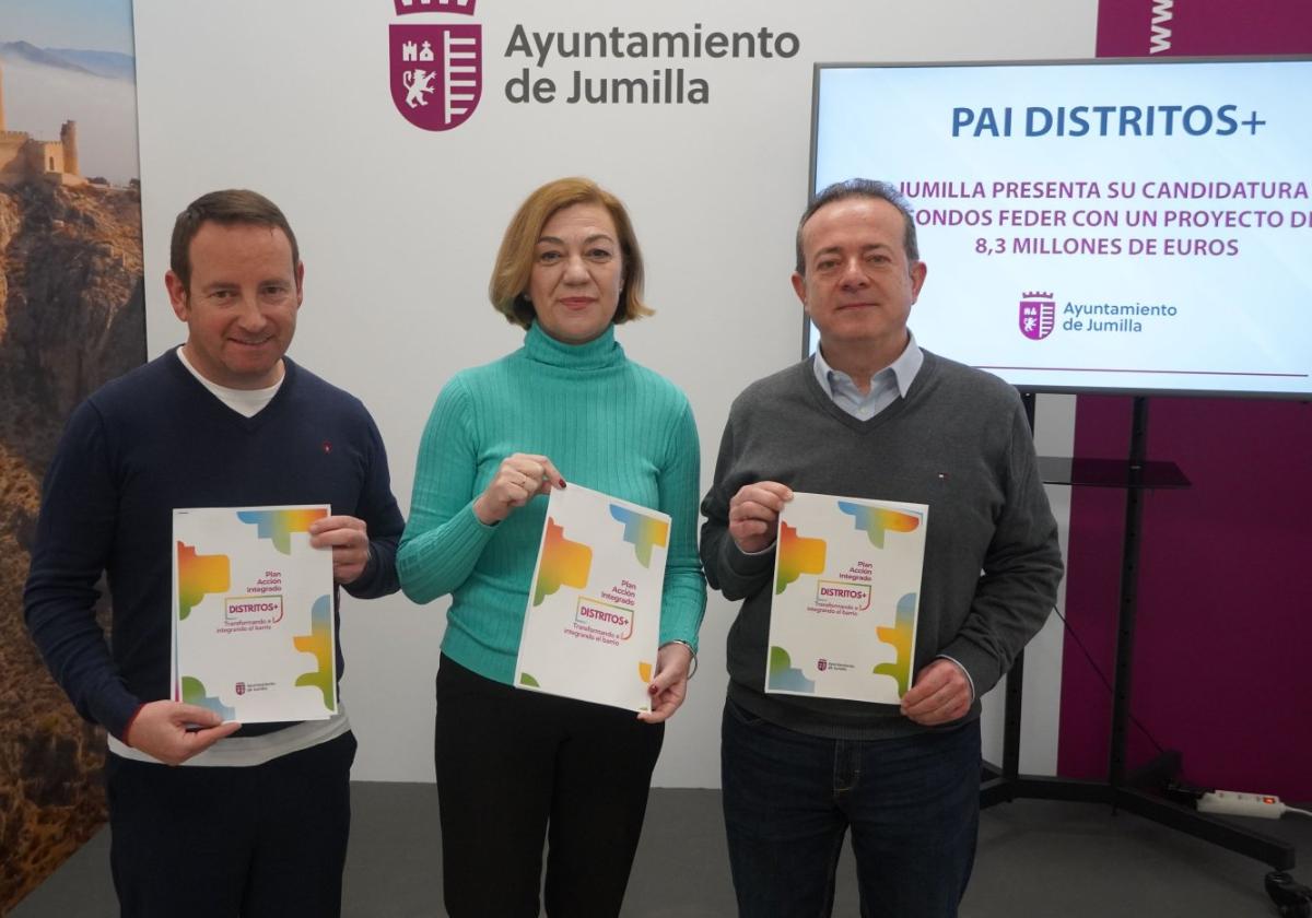 Representantes de la corporación municipal, conla alcaldesa Seve Gonzálezal frente, en la presentación de la candidatura a los FondosFeder.