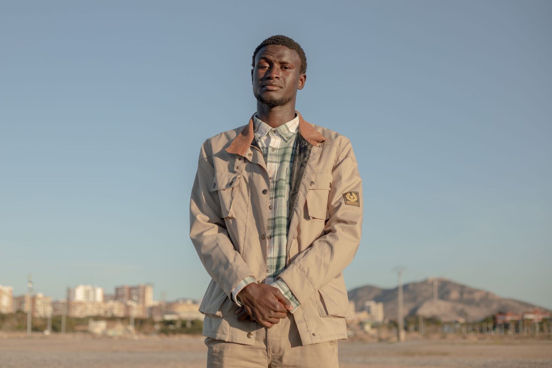 Mamadou Diop, un joven senegalés que llegó a bordo de una pequeña embarcación a la isla de El Hierro, y que vive provisionalmente en el campamento de acogida de migrantes del Hospital Naval de Cartagena