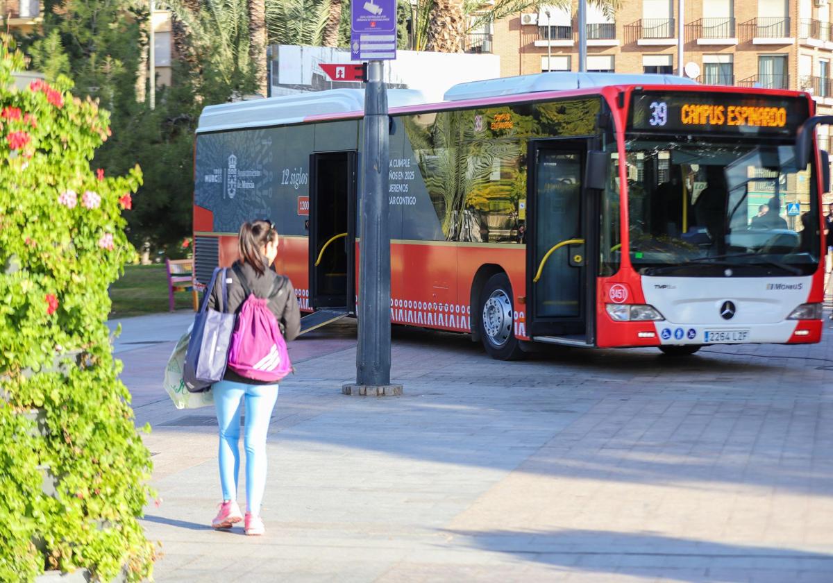 Presentación de los nuevos autobuses de Murcia, en enero.