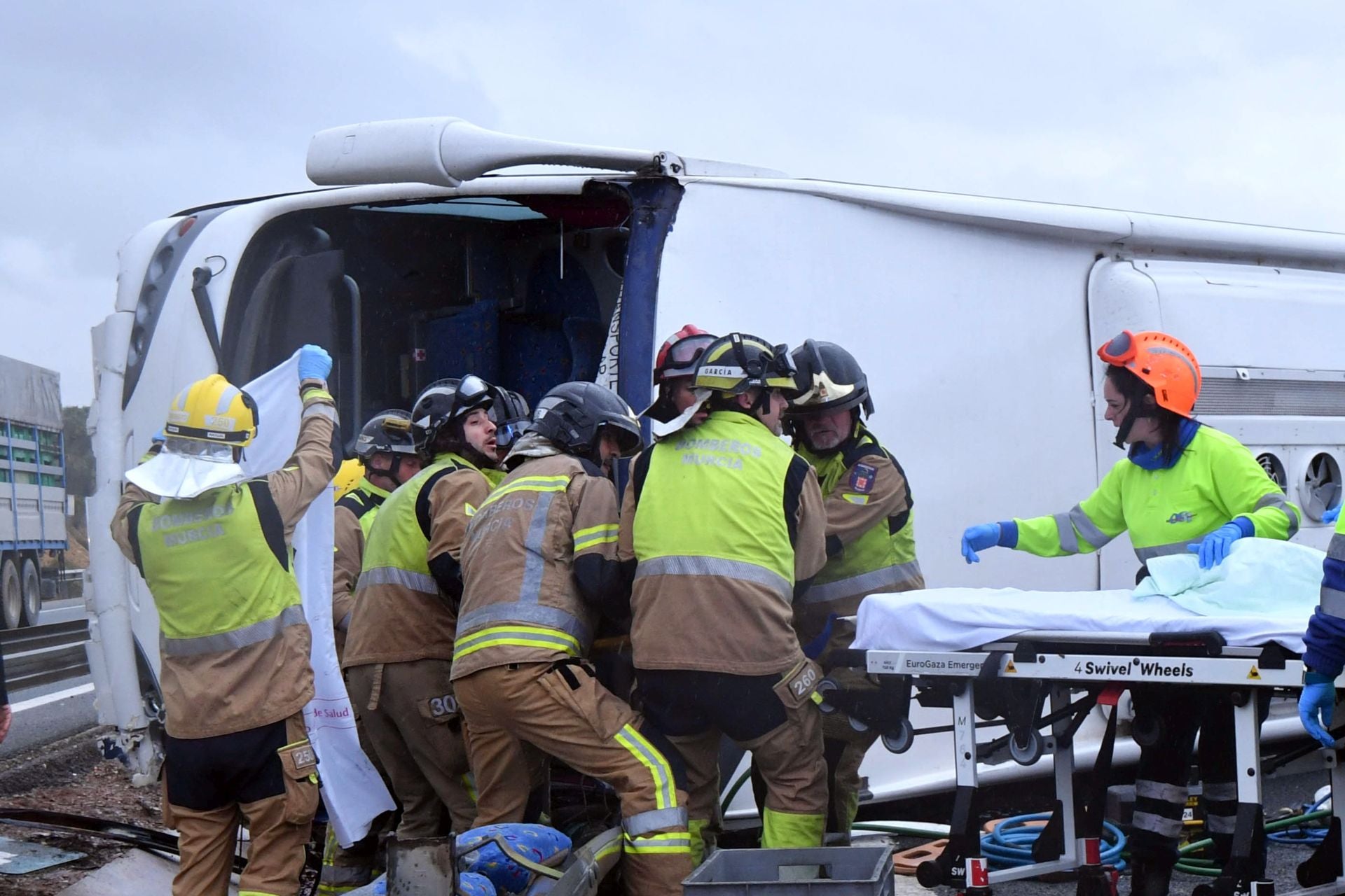 Las imágenes del accidente de autobús en la autovía A-7 en Murcia