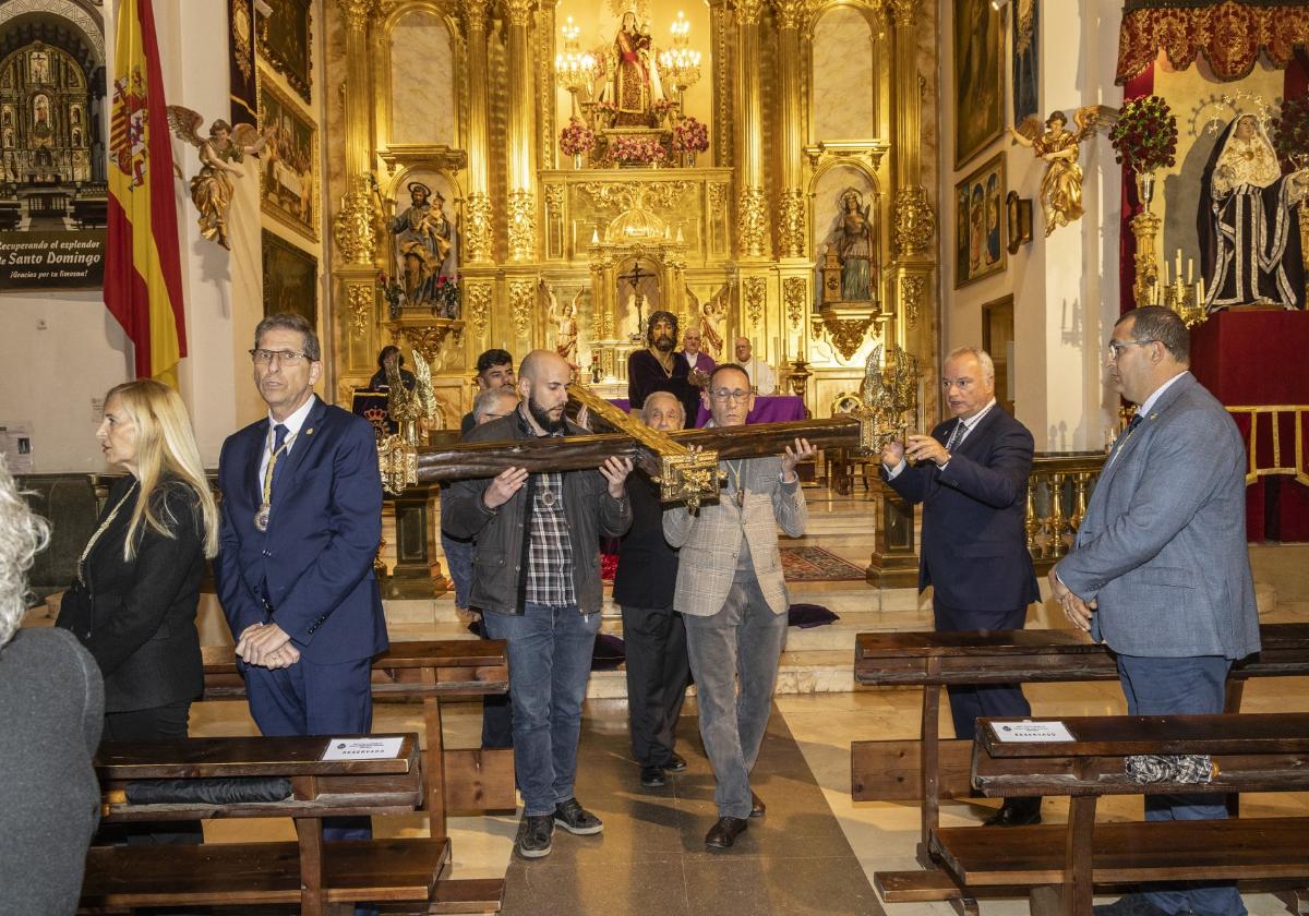 Los hermanos marrajos, durante el vía crucis.