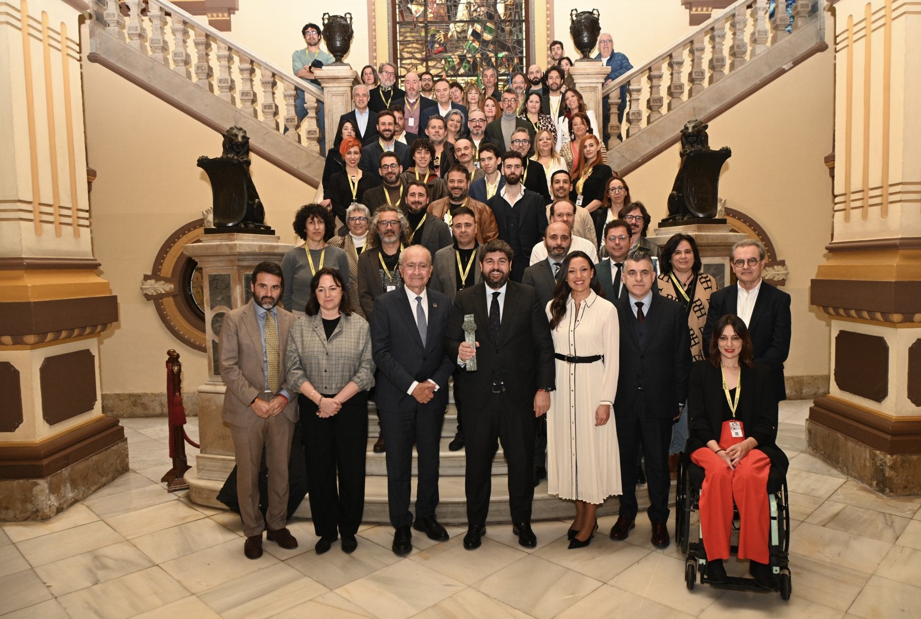 López Miras, junto al alcalde de Málaga y la consejera de Cultura de la Comunidad y profesionales del sector audiovisional de la Región.