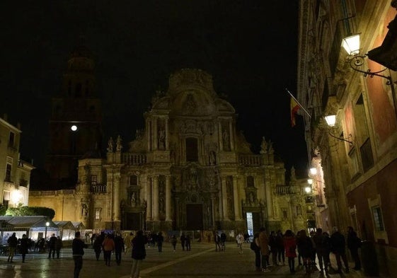La Catedral de Murcia apaga sus luces por 'La hora del planeta', en una imagen de archivo.