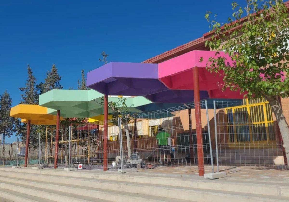 Pérgolas instaladas en un colegio de Murcia.