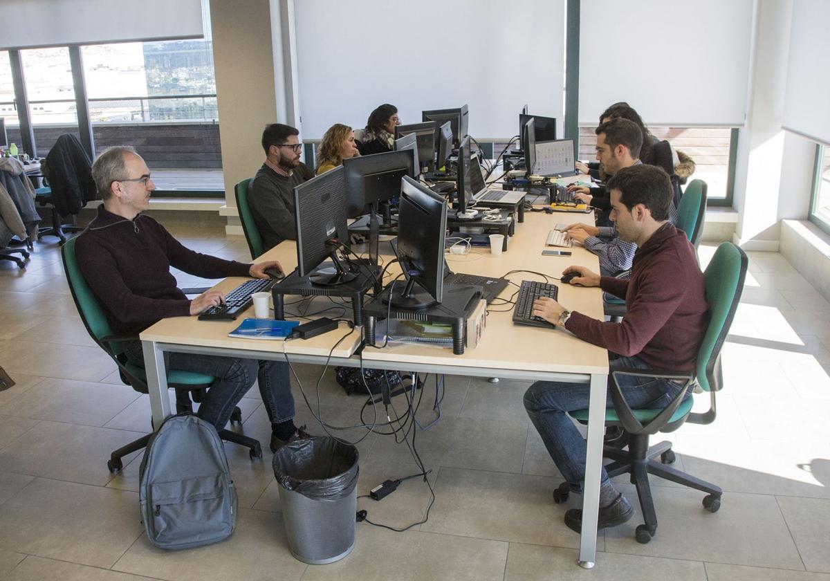 Imagen de archivo de un grupo de trabajadores de Odilo en las instalaciones de Cartagena.