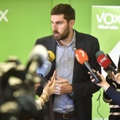 José Ángel Antelo atiende a los medios.