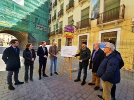 Presentación del proyecto junto a la fachada del antiguo Hotel Victoria.