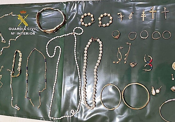 Las joyas recuperadas por la Guardia Civil.