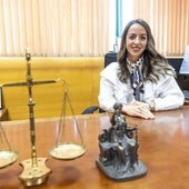 La magistrada Raquel Lillo, ayer, en el despacho de su juzgado de instrucción de San Javier.