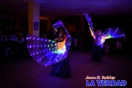 Las dos bailarinas durante una de las coreografáas