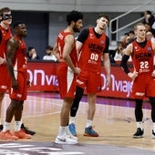 Gestos contrariados del quinteto titular más habitual de Sito Alonso, este miércoles en la derrota frente al Nymburk.