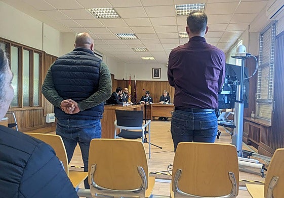 Los dos acusados, durante el juicio.