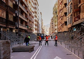 Montaje de tribunas en la avenida Juan Carlos I.