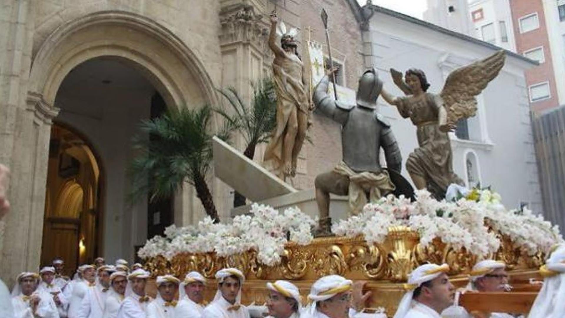 La Celebración de la Resurrección: Procesiones y Tradiciones La Celebración de la Resurrección: Procesiones y Tradiciones