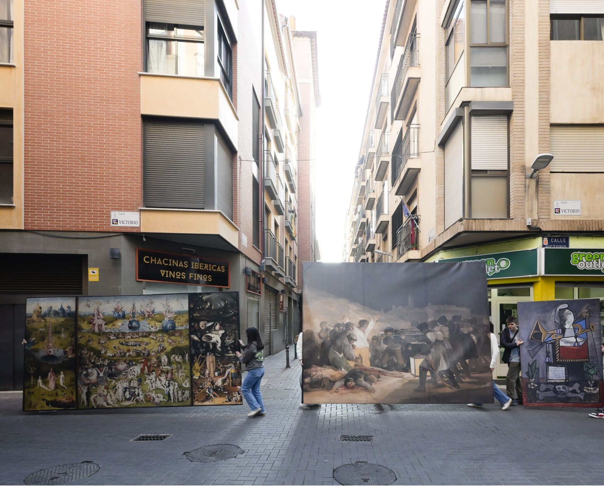 Los alumnos del IES La Flota pasean el arte por las calles de Murcia