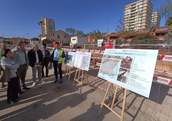 Francisca Baraza durante la visita a las obras de la Estación de Bombeo de Aguas Residuales en Mar de Cristal.