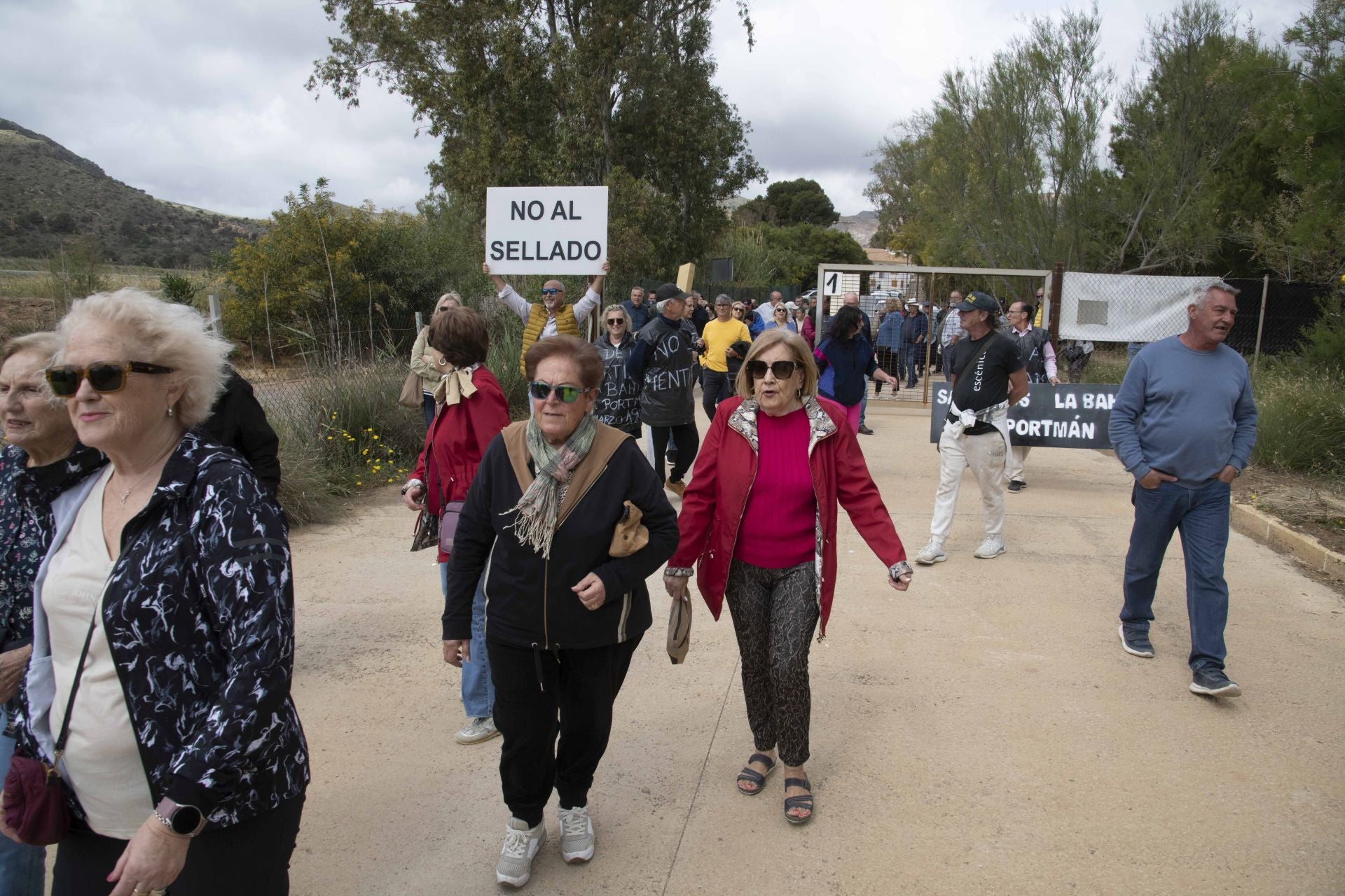 La manifestación con motivo de la reunión para la regeneración de la bahía de Portmán, en imágenes