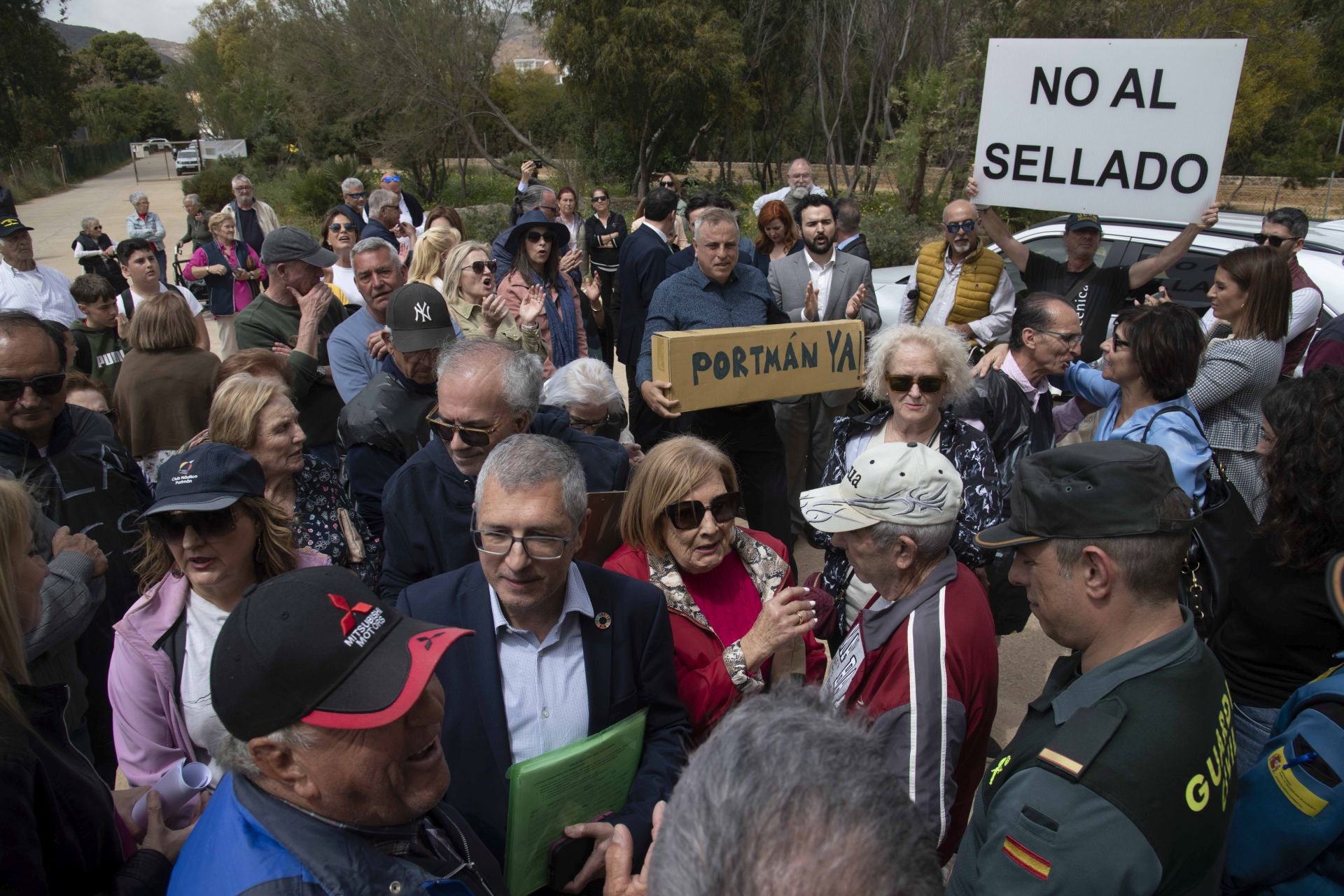 La manifestación con motivo de la reunión para la regeneración de la bahía de Portmán, en imágenes