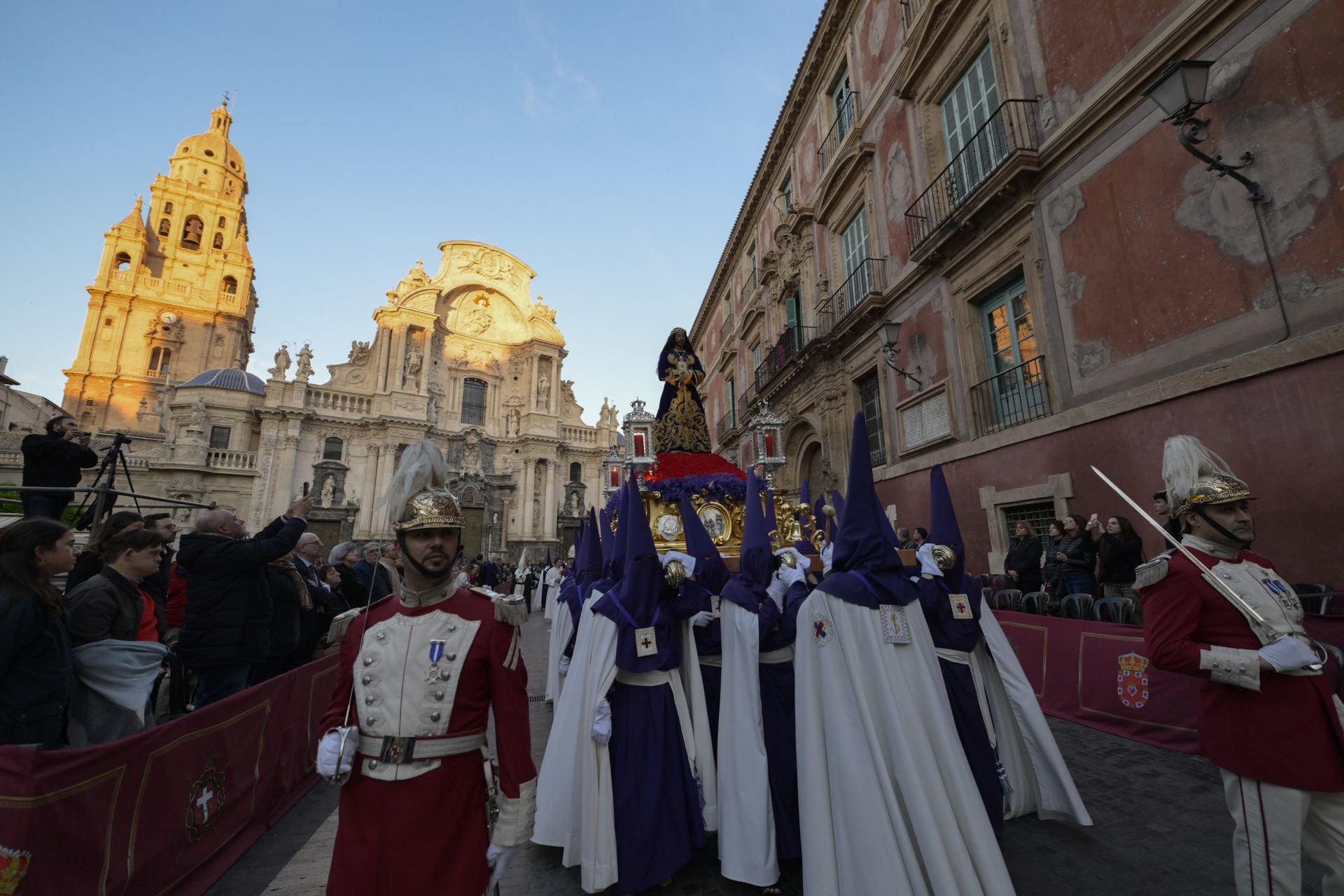 La procesión del Rescate y la Esperanza del Martes Santo en Murcia, en imágenes