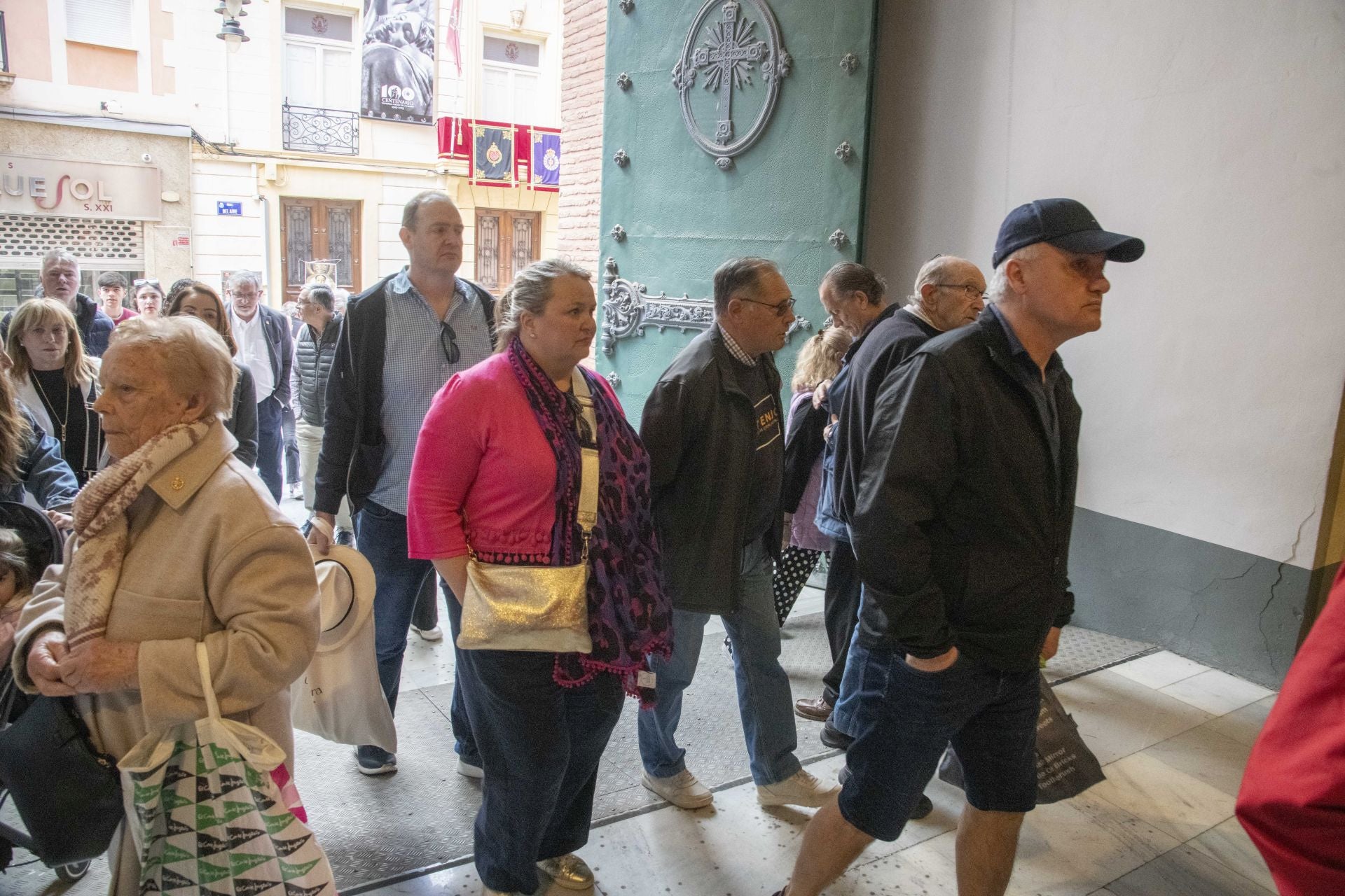 A por la cena con las manos lavadas