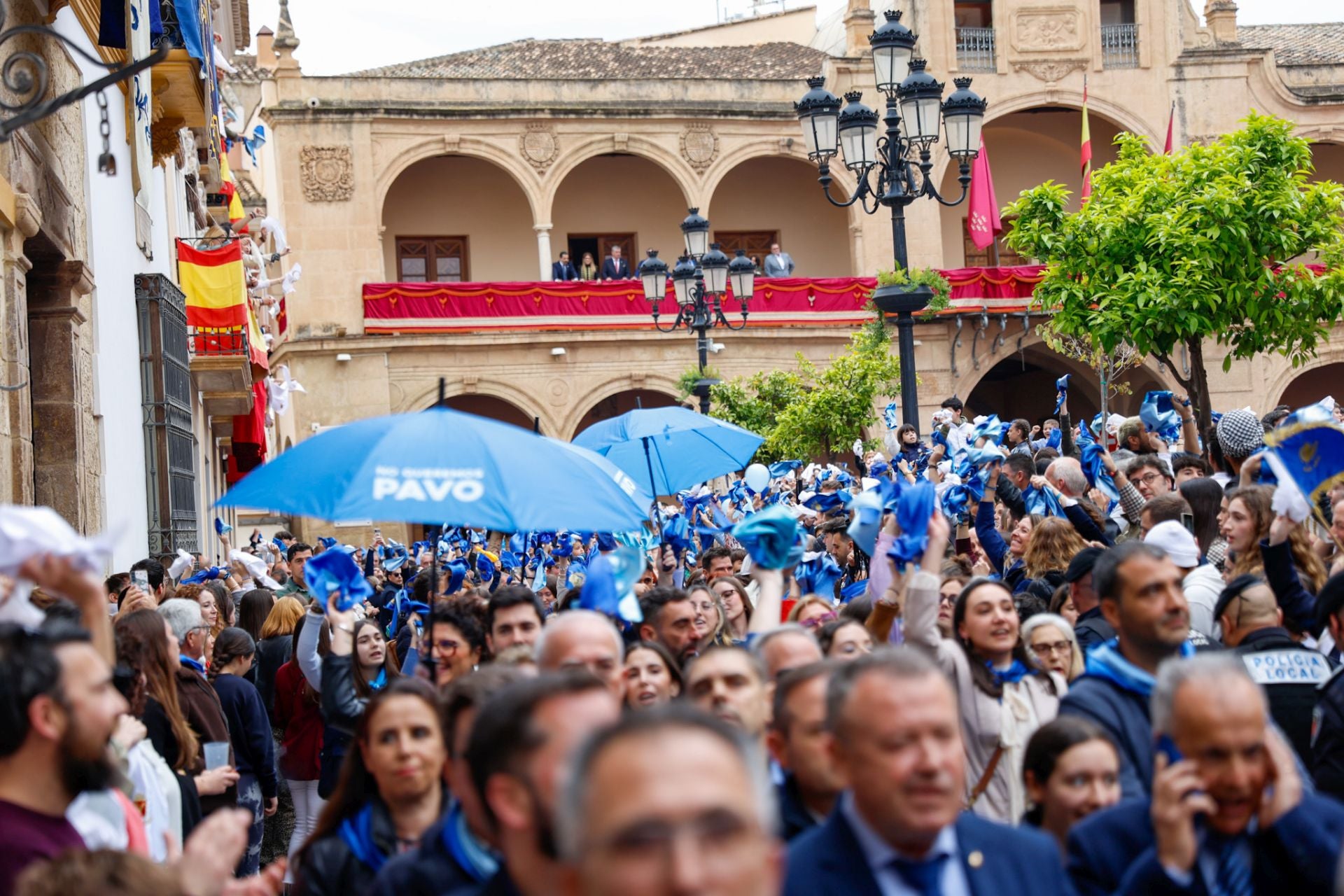 Casas con balcones de bandera en Lorca, en imágenes