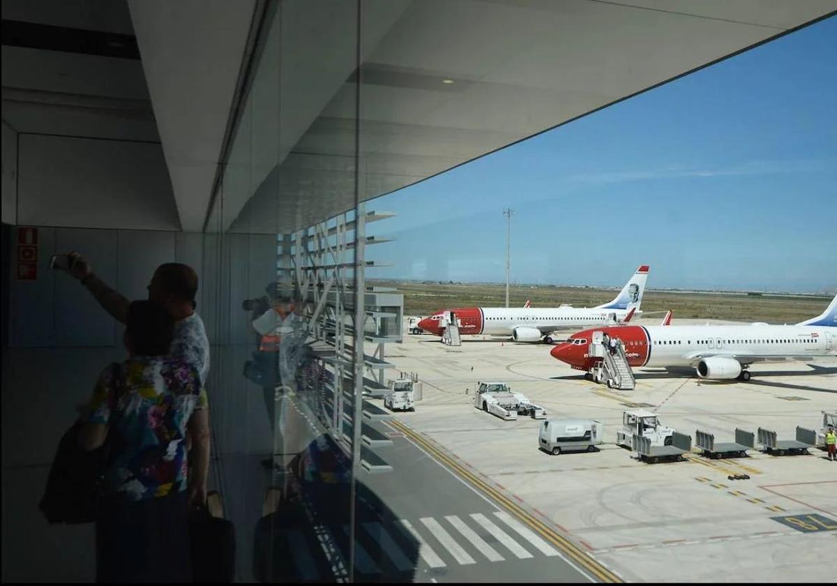 El aeropuerto de la Región de Murcia es el que más veces prolongó su horario en 2024 para trasladar órganos