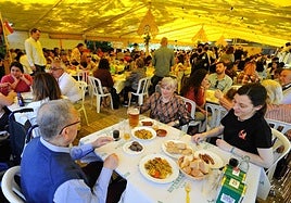 Clientes en una barraca del Malecón.