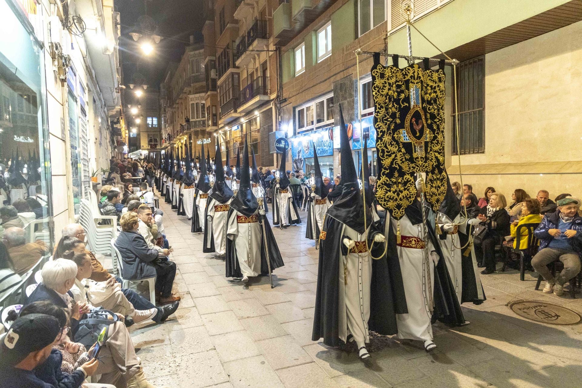 La procesión del Prendimiento de los californios, en imágenes