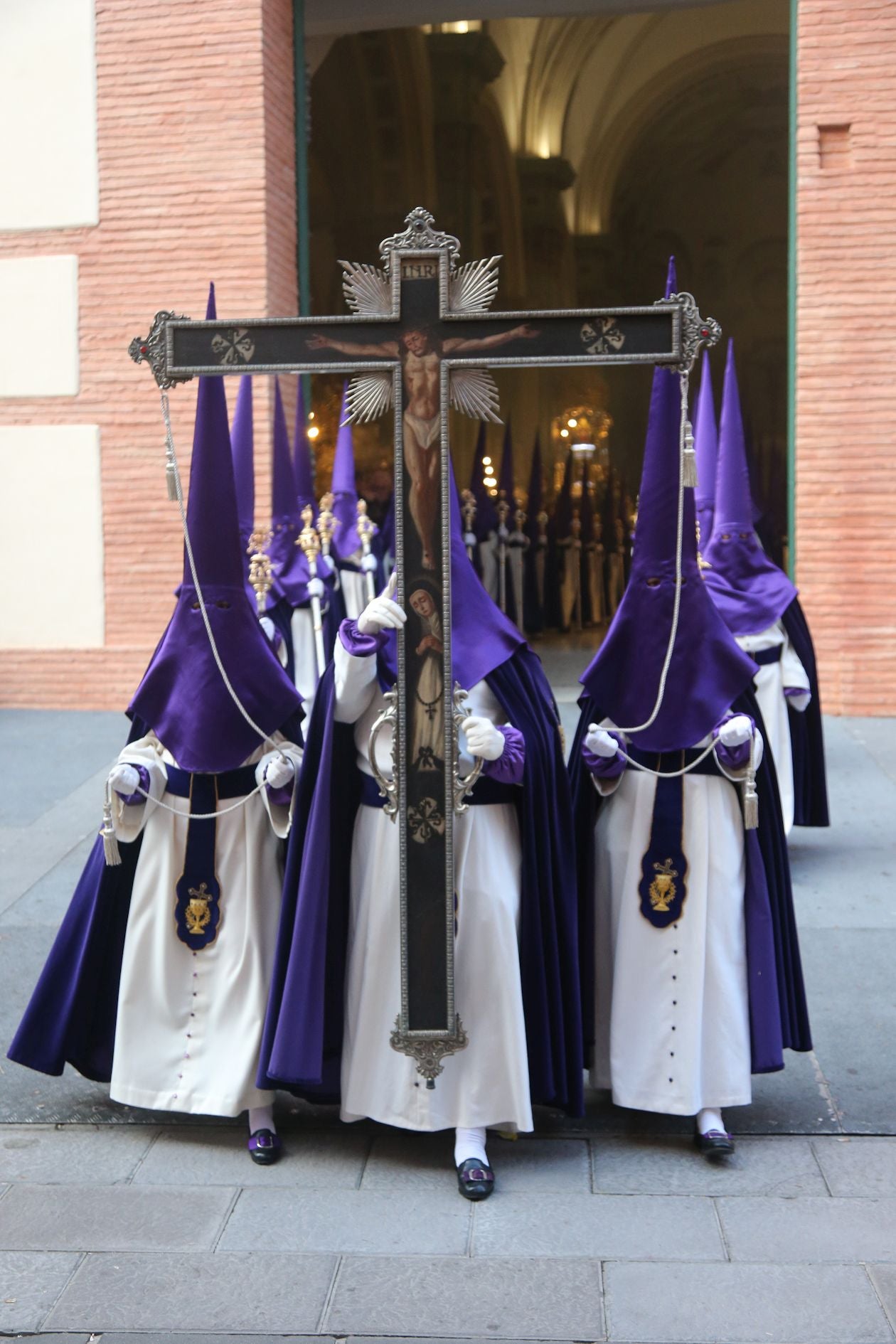 La procesión del Santo Entierro en Cartagena, en imágenes