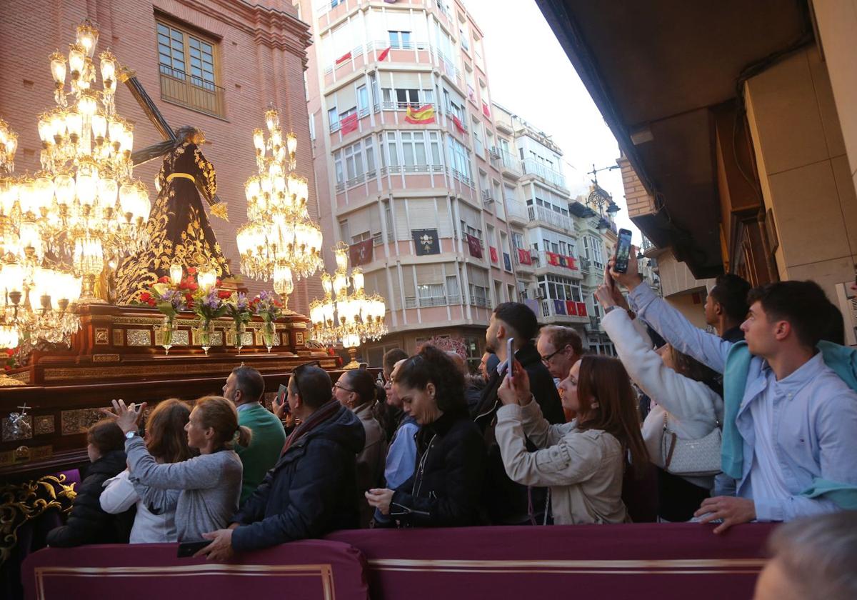 Los marrajos conmueven a su paso con la procesión del santo entierro | la verdad