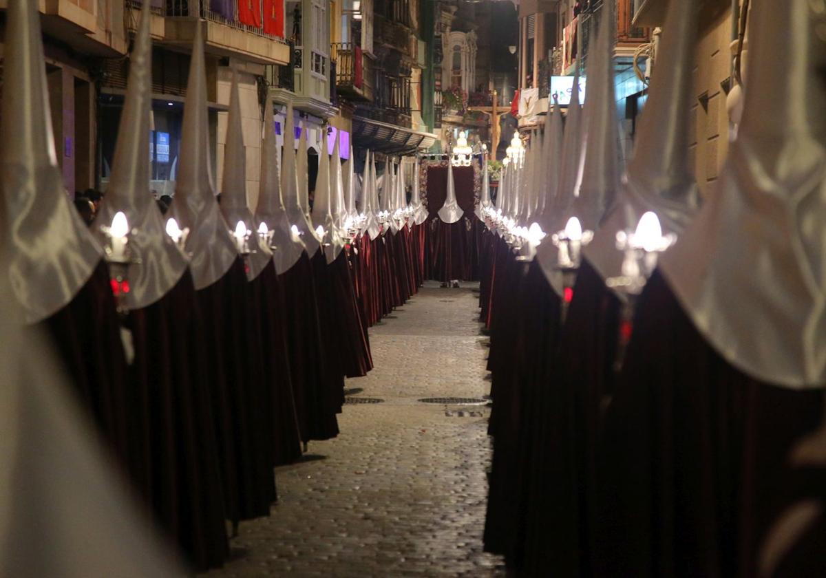 La procesión del Santo Entierro en Cartagena, en imágenes
