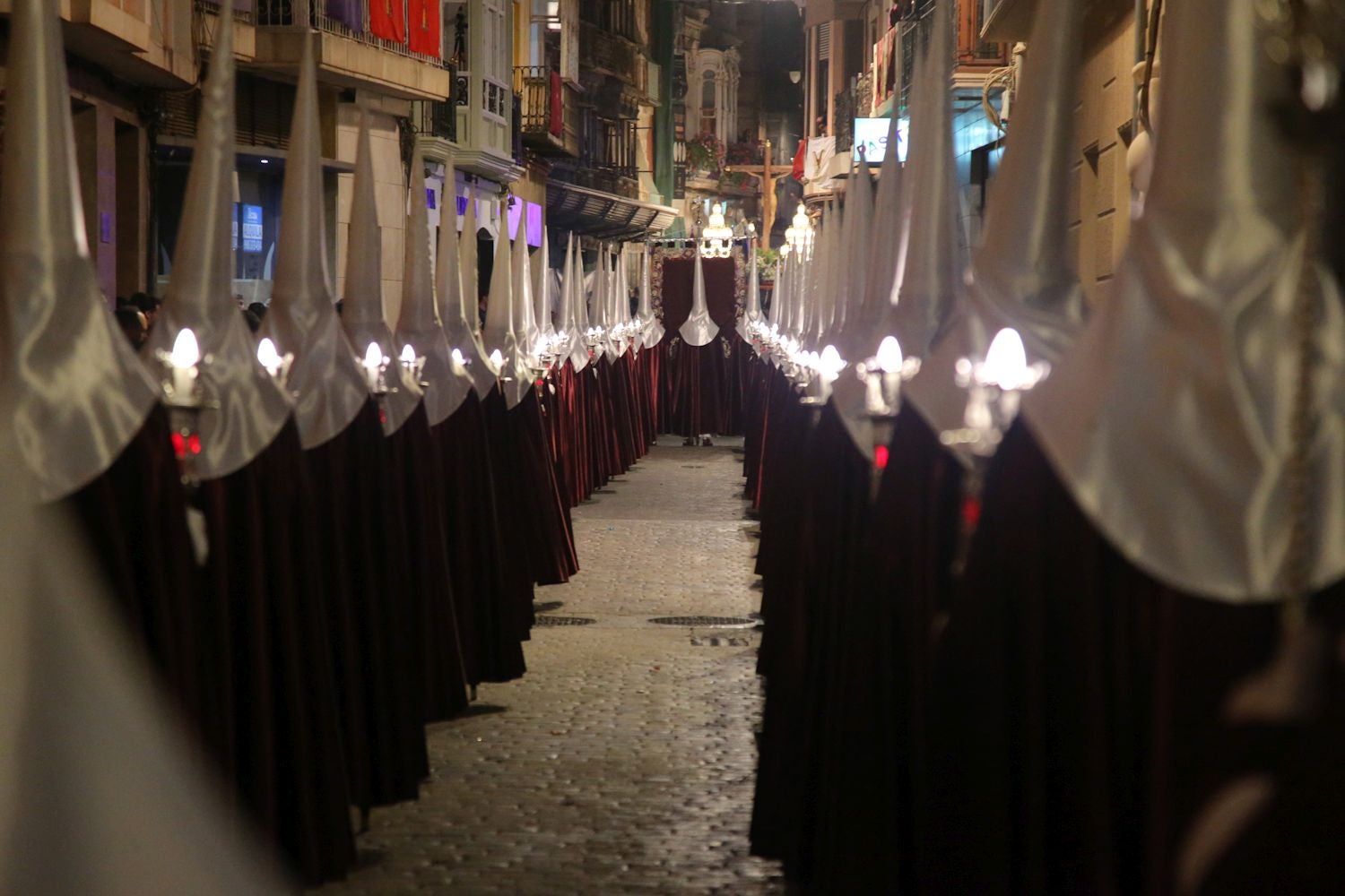 La procesión del Santo Entierro en Cartagena, en imágenes