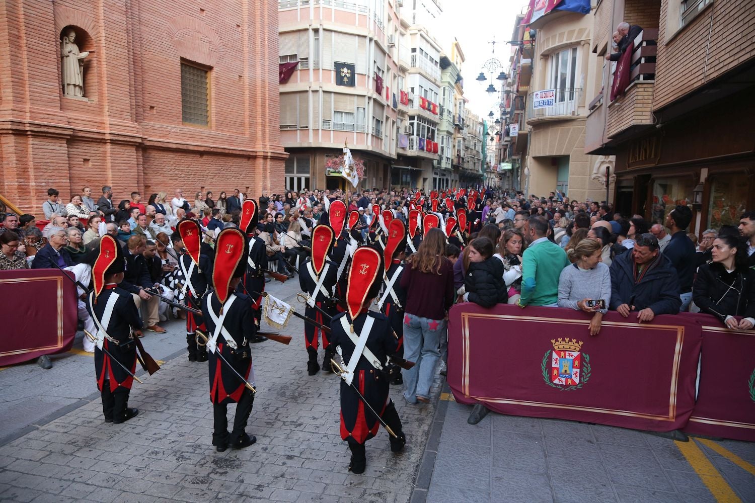La procesión del Santo Entierro en Cartagena, en imágenes