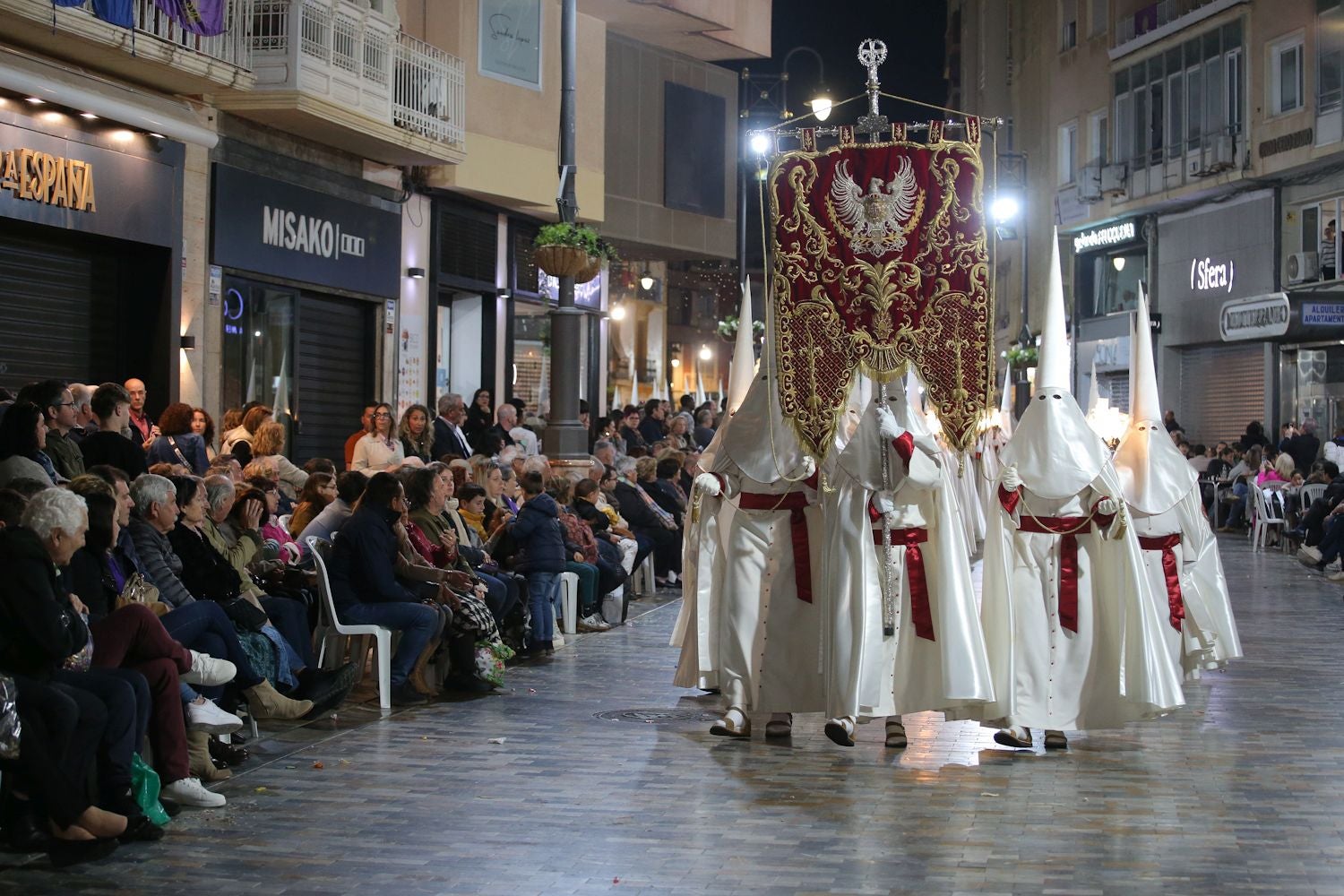 La procesión del Santo Entierro en Cartagena, en imágenes