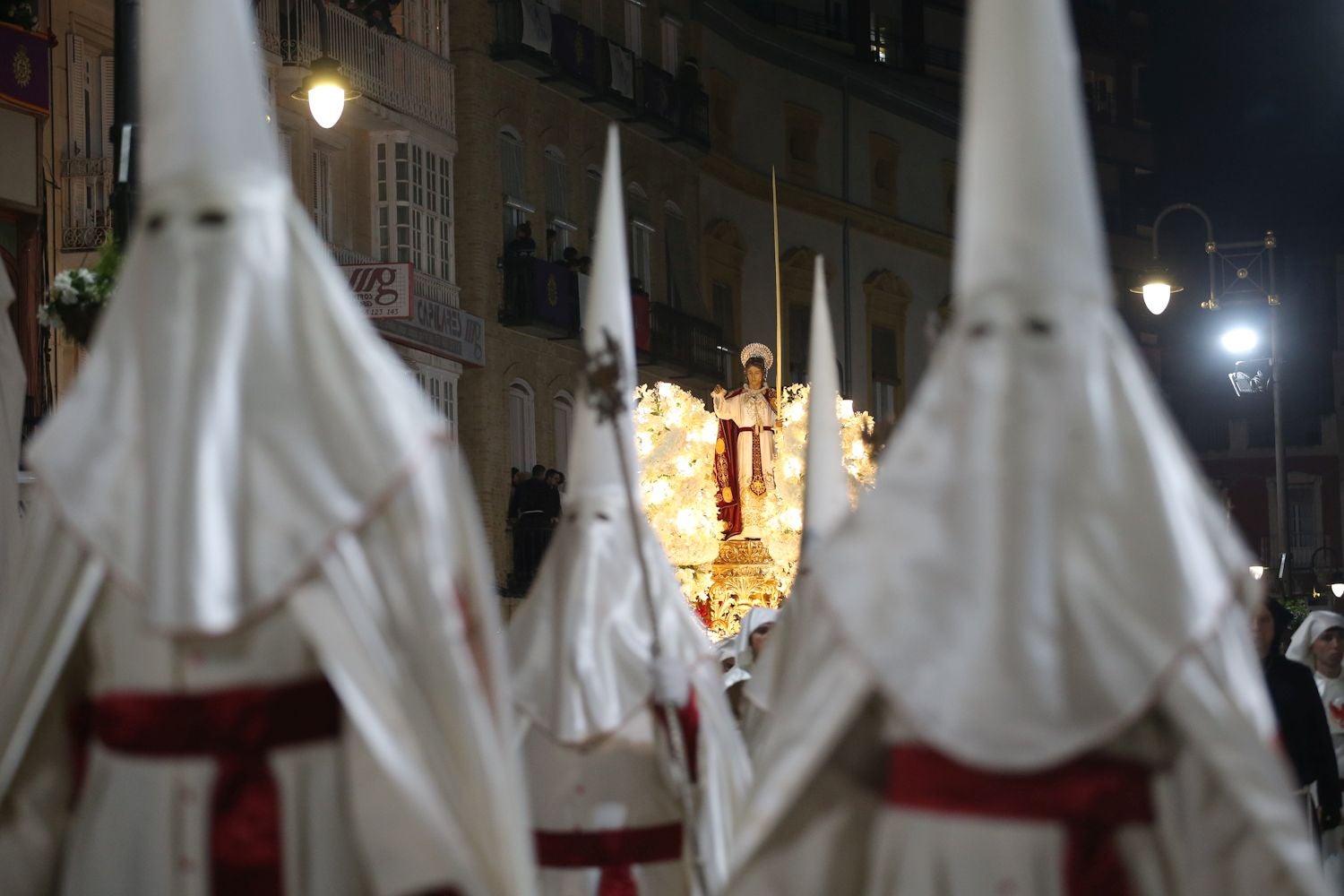 La procesión del Santo Entierro en Cartagena, en imágenes
