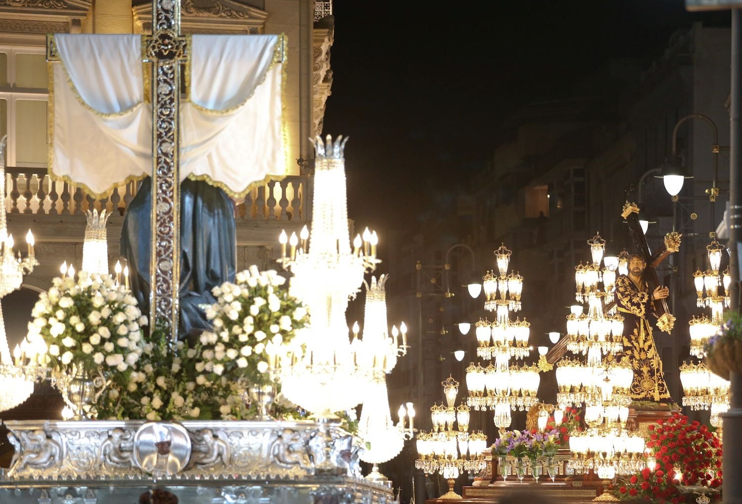La procesión del Santo Entierro en Cartagena, en imágenes
