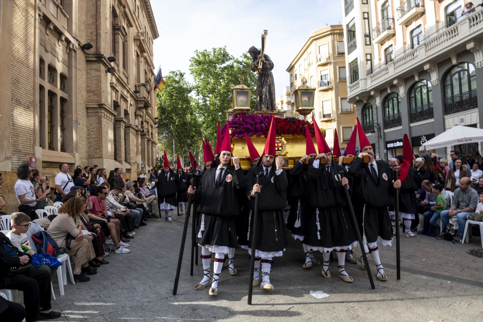 Luto en las calles de Murcia en el Viernes Santo