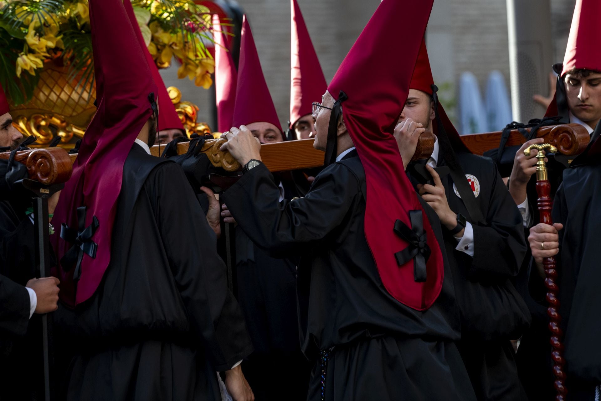 Luto en las calles de Murcia en el Viernes Santo