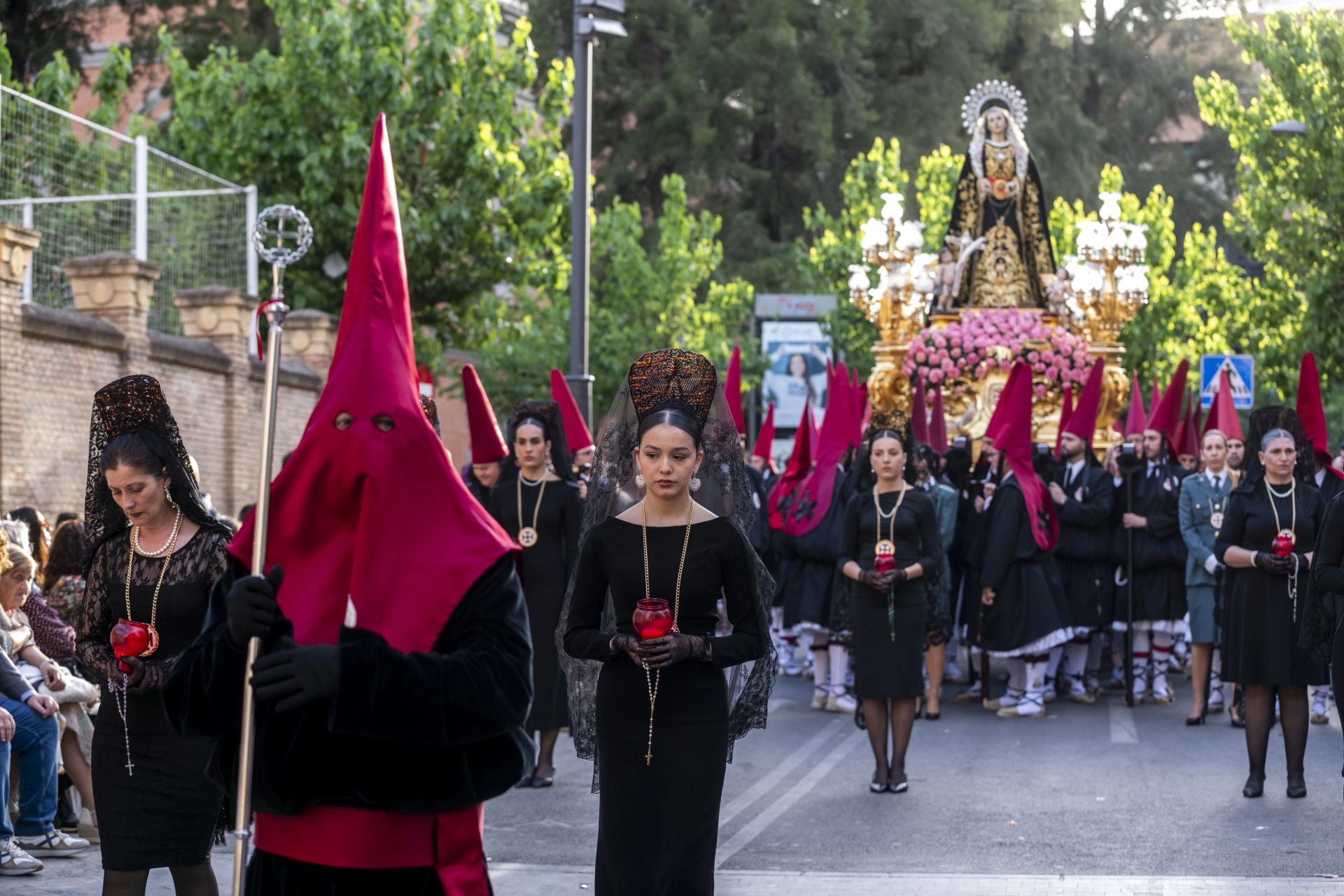 Luto en las calles de Murcia en el Viernes Santo
