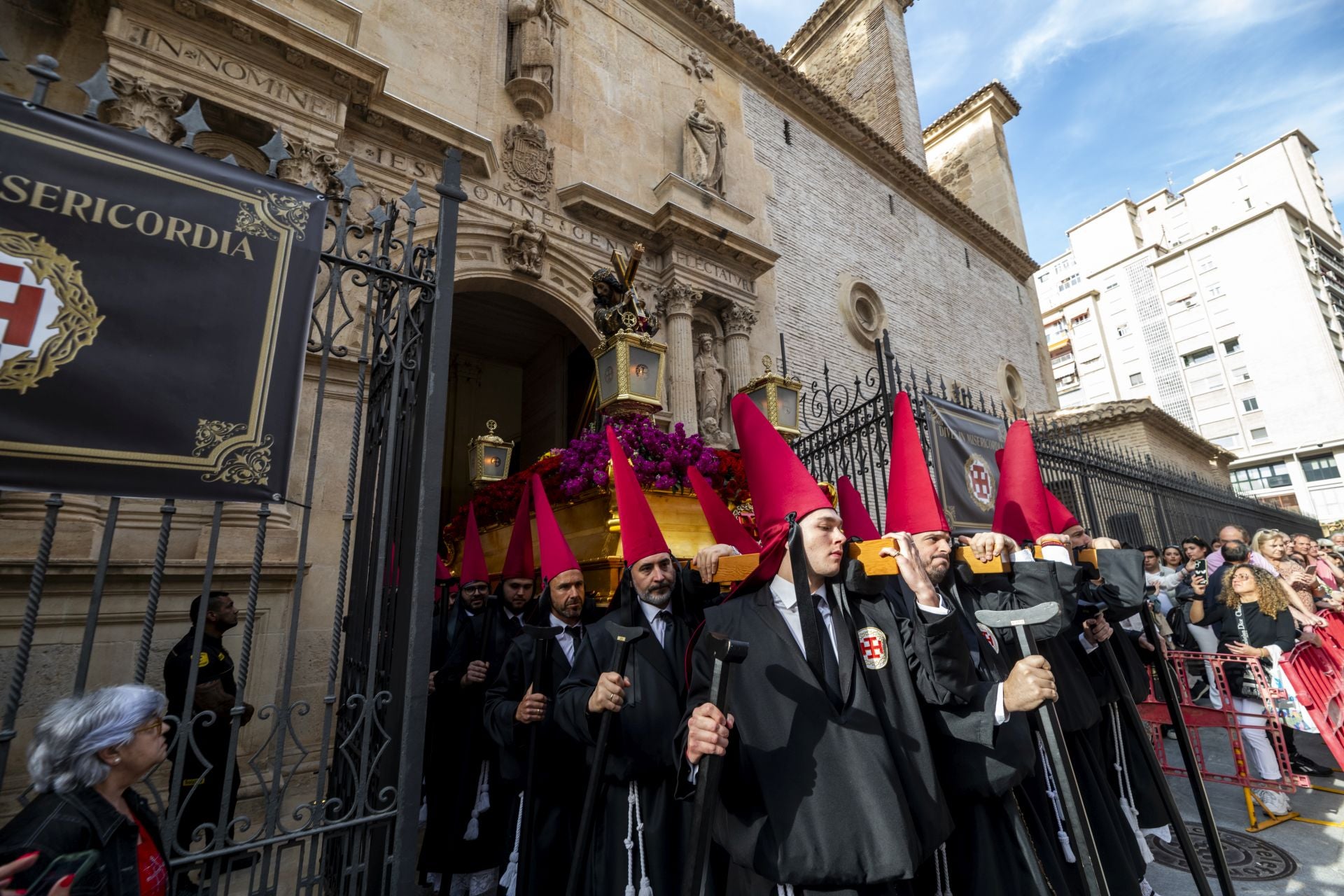 Luto en las calles de Murcia en el Viernes Santo