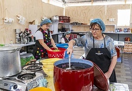 Las barracas se preparan para su apertura este domingo en Murcia, en imágenes