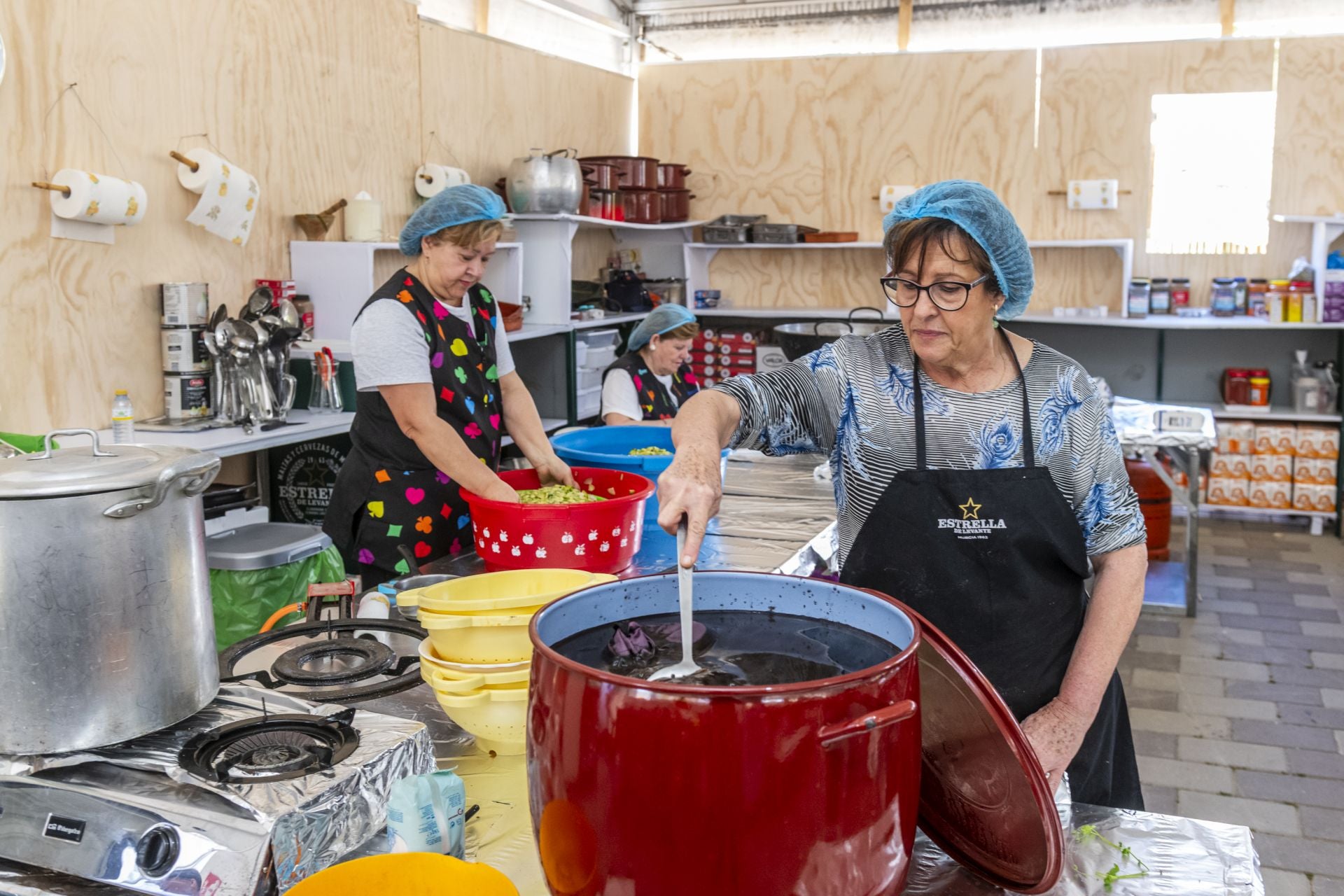 Las barracas se preparan para su apertura este domingo en Murcia, en imágenes