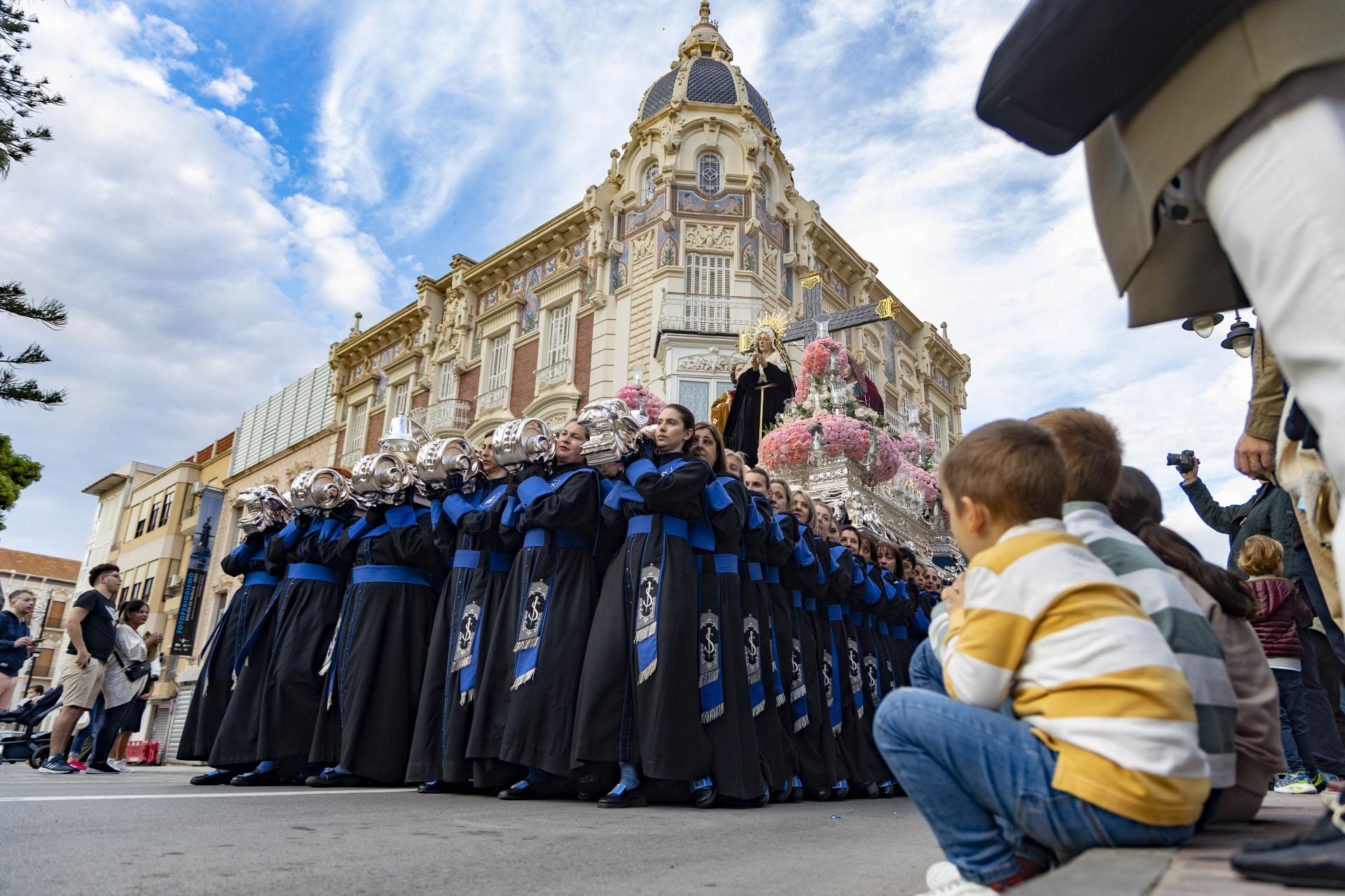 En imágenes, las procesiones de la Vera Cruz y las Santas Mujeres en Cartagena
