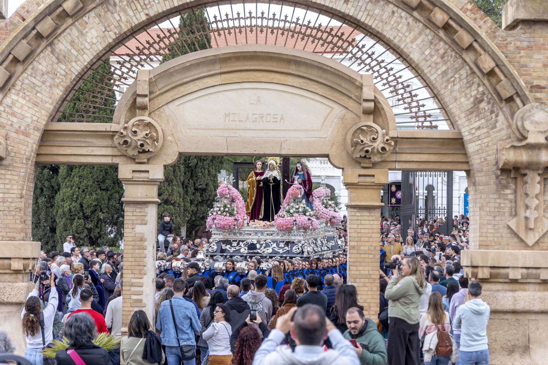 En imágenes, las procesiones de la Vera Cruz y las Santas Mujeres en Cartagena