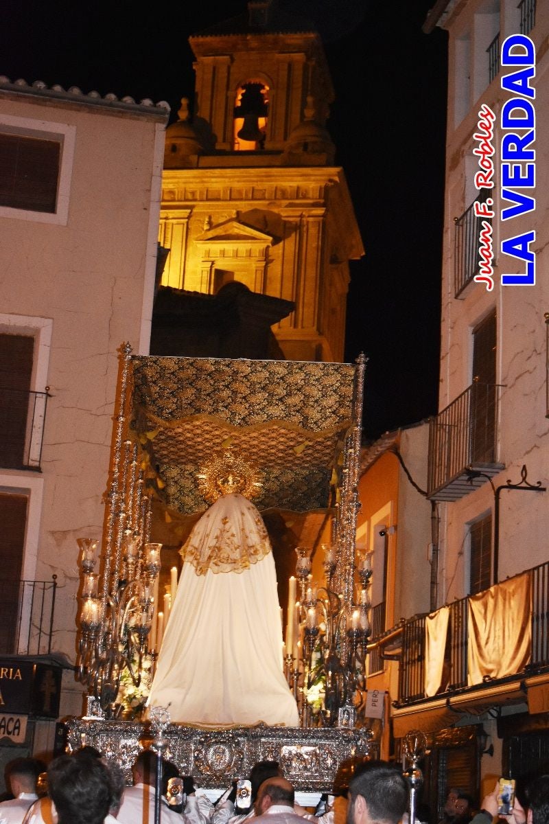La Virgen Blanca reina en el atardecer de Jueves Santo en Caravaca de la Cruz