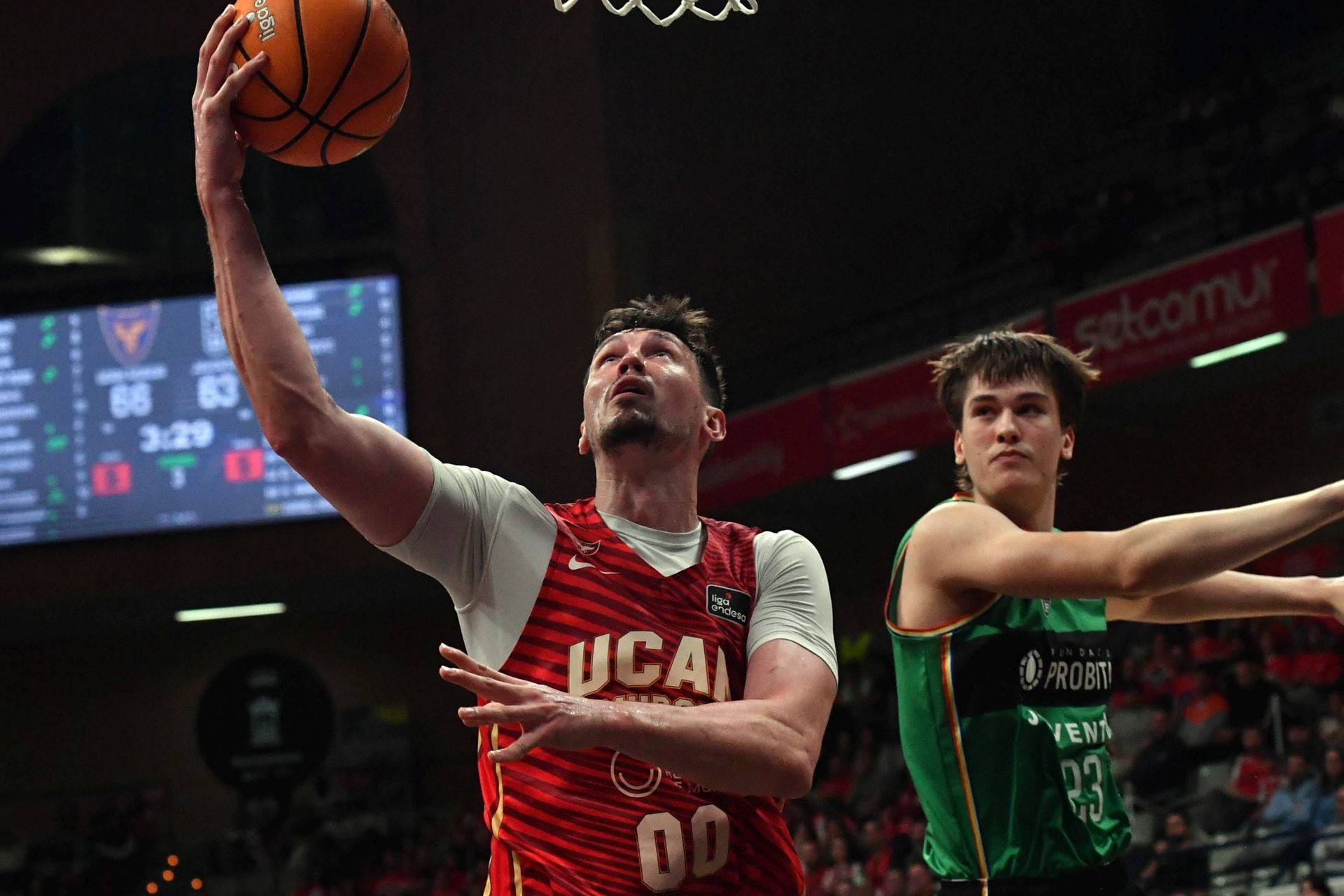 En imágenes, la victoria del UCAM Murcia ante Joventut